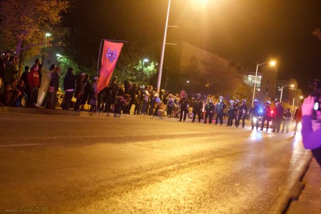 Occupy Albuquerque Oct 25 Marti Reed photo police with street crowd 01