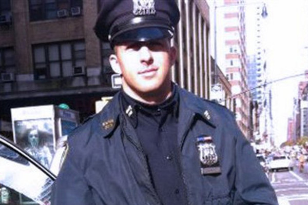 nypd officer boots for homeless random act of kindness