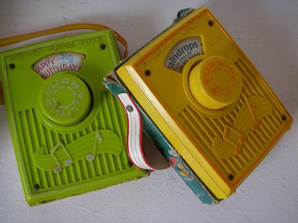 70b toys fisher price wind up baby music