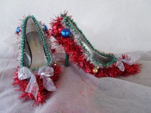 Tinsel-decorated Christmas shoes.