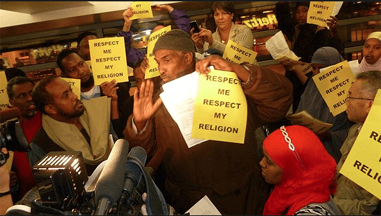 Right-wing website fabricates a total lie that Obama sued on the behalf of&nbsp;Muslims