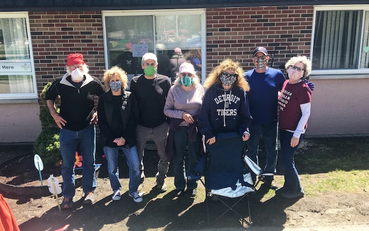 7 siblings drive from 6 states to sit outside their 101-yr-old mother’s window who has&nbsp;COVID-19